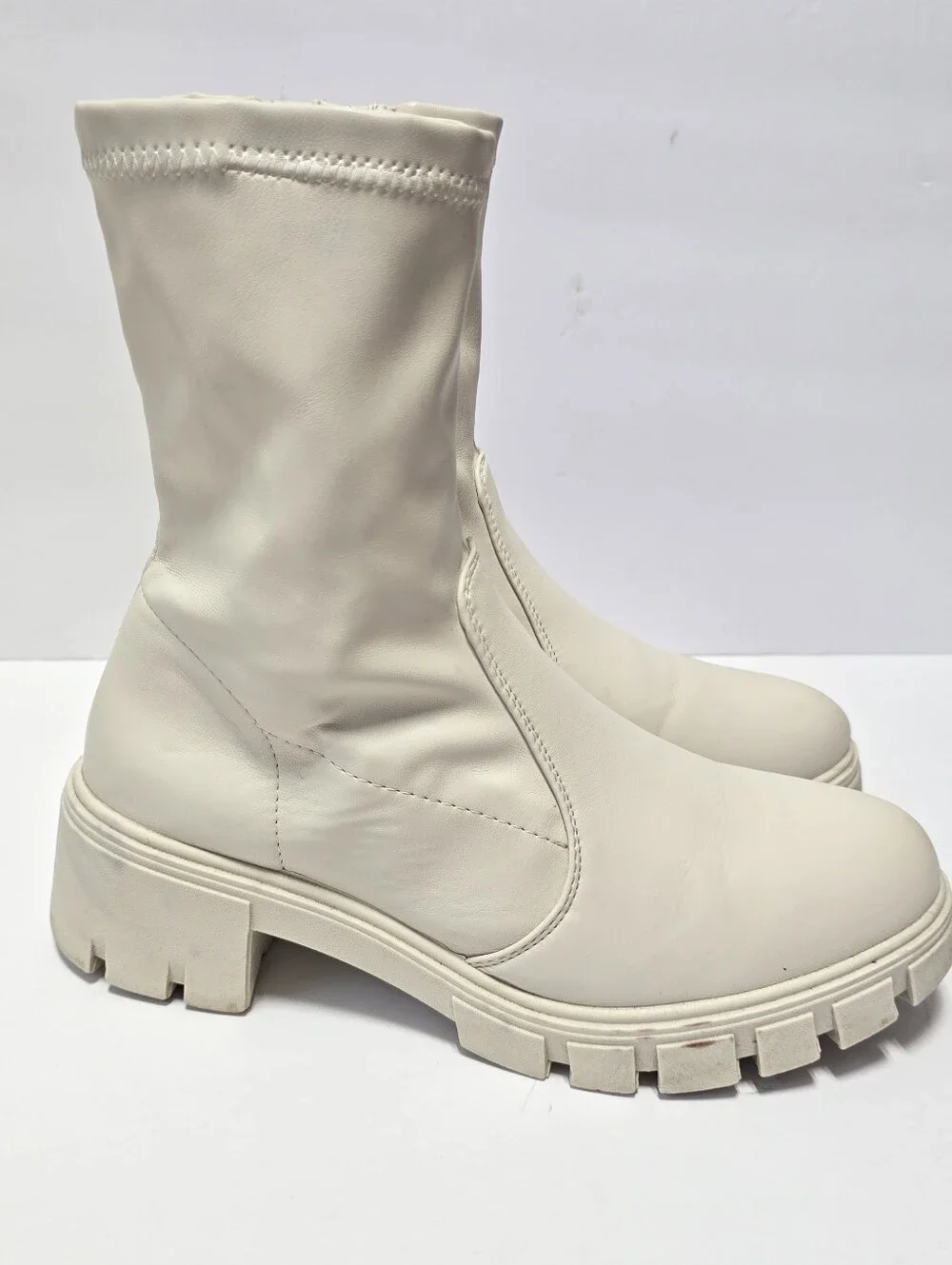 Qupid Sock Boots Chunky Lugged Sole Women's Boots Size 8